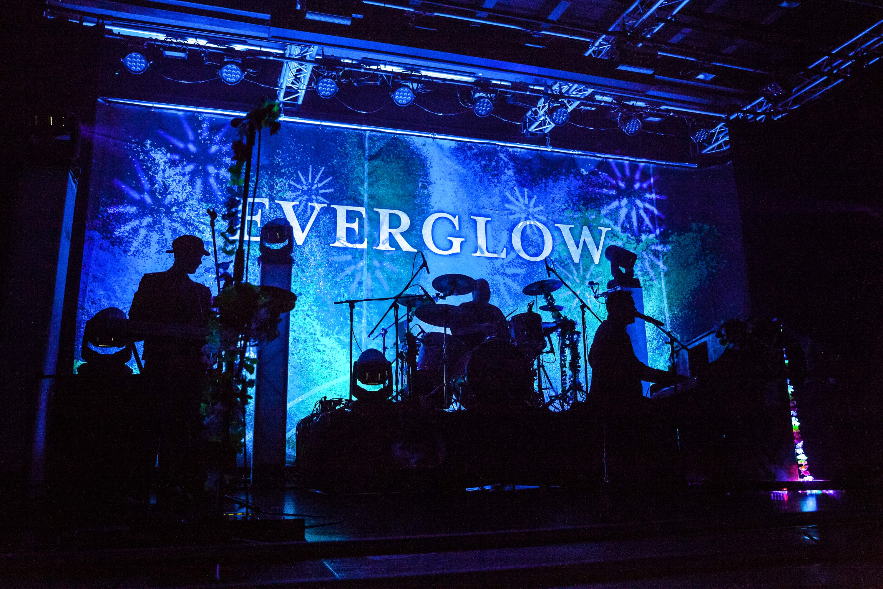 EVERGLOW Live